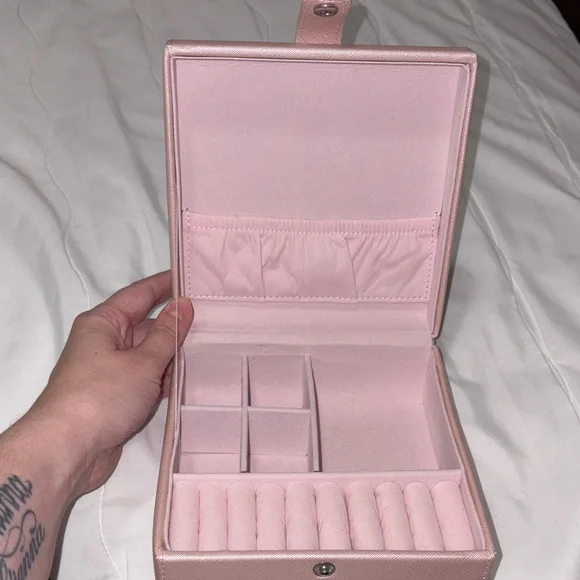 Elegant Pink Jewelry Organizer - Picture 2 of 5